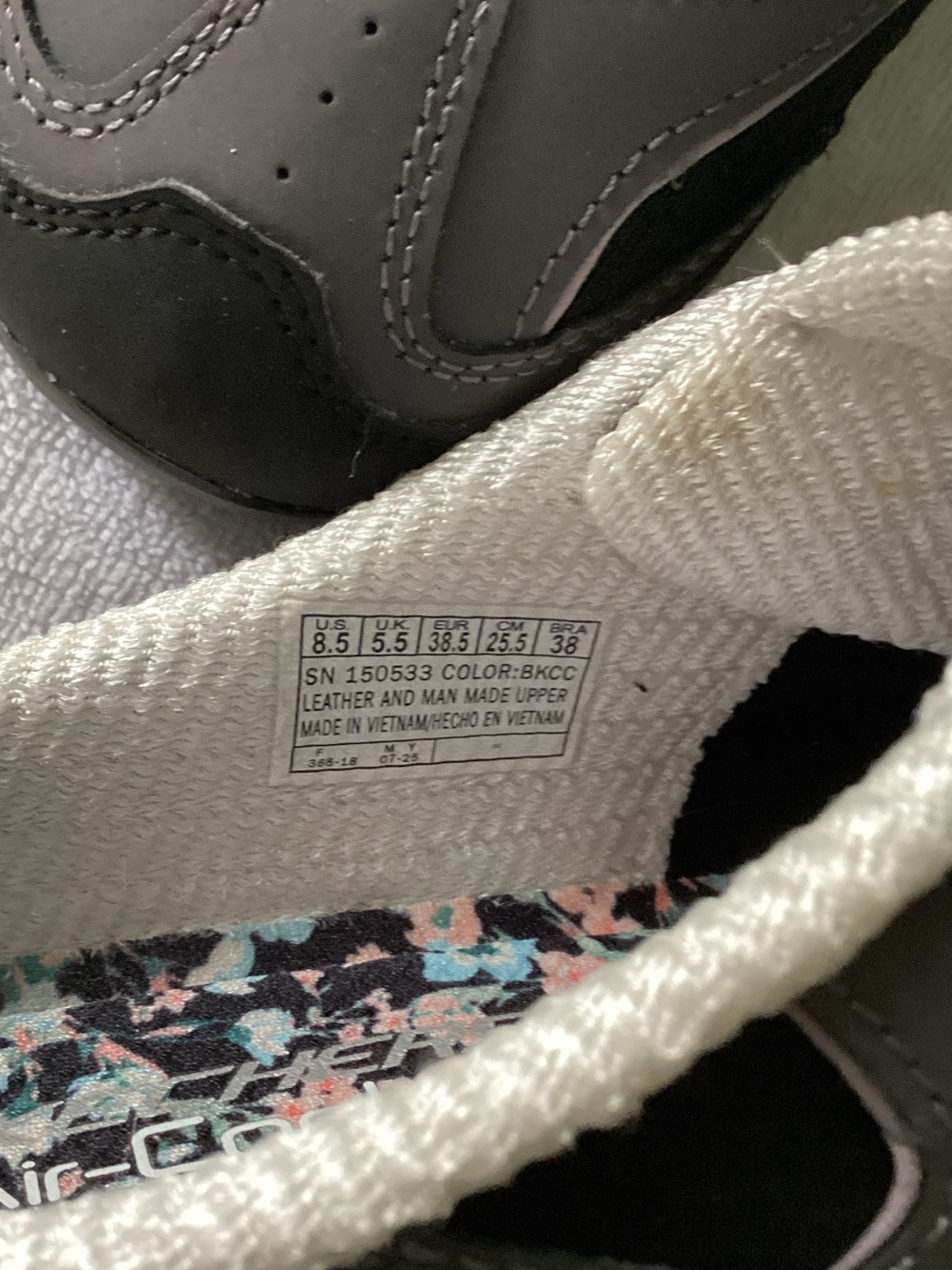 Skechers D'Lites Women's Gray and Pink Slip-On Memory Foam Sneakers - Picture 4 of 11